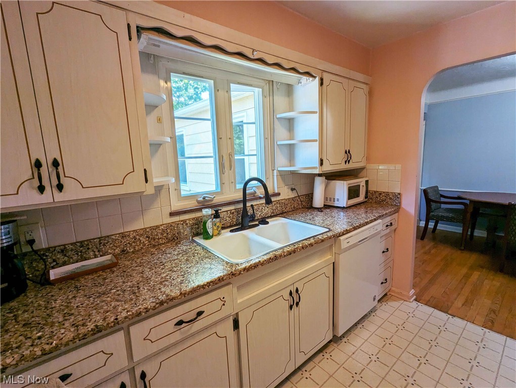 Mastic Road Gardens Est/L W Mille - Residential