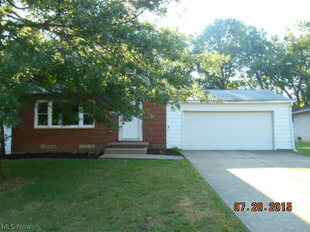 Nice 3 bedroom, 1.5 bath colonial on quiet park like setting. This home has it all, hardwood floors, fireplace living room, large rooms, chain link back yard, 2 car attached garage and full basement.This is a Fannie Mae Homepath property.