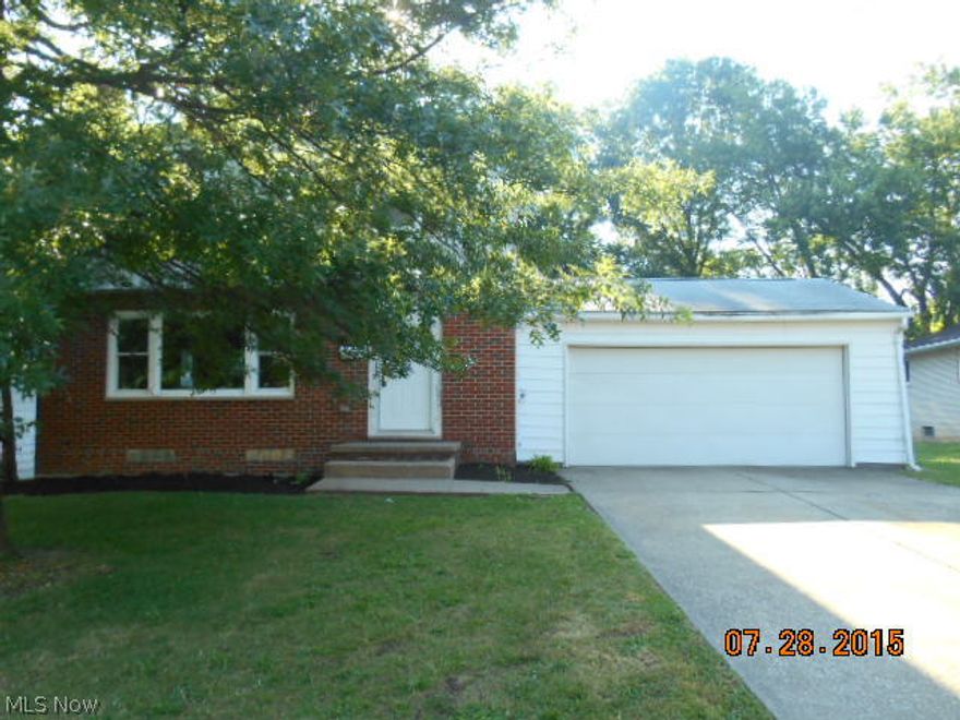 Nice 3 bedroom, 1.5 bath colonial on quiet park like setting.  This home has it all, hardwood floors, fireplace living room, large rooms, chain link back yard, 2 car attached garage and full basement.This is a Fannie Mae Homepath property.