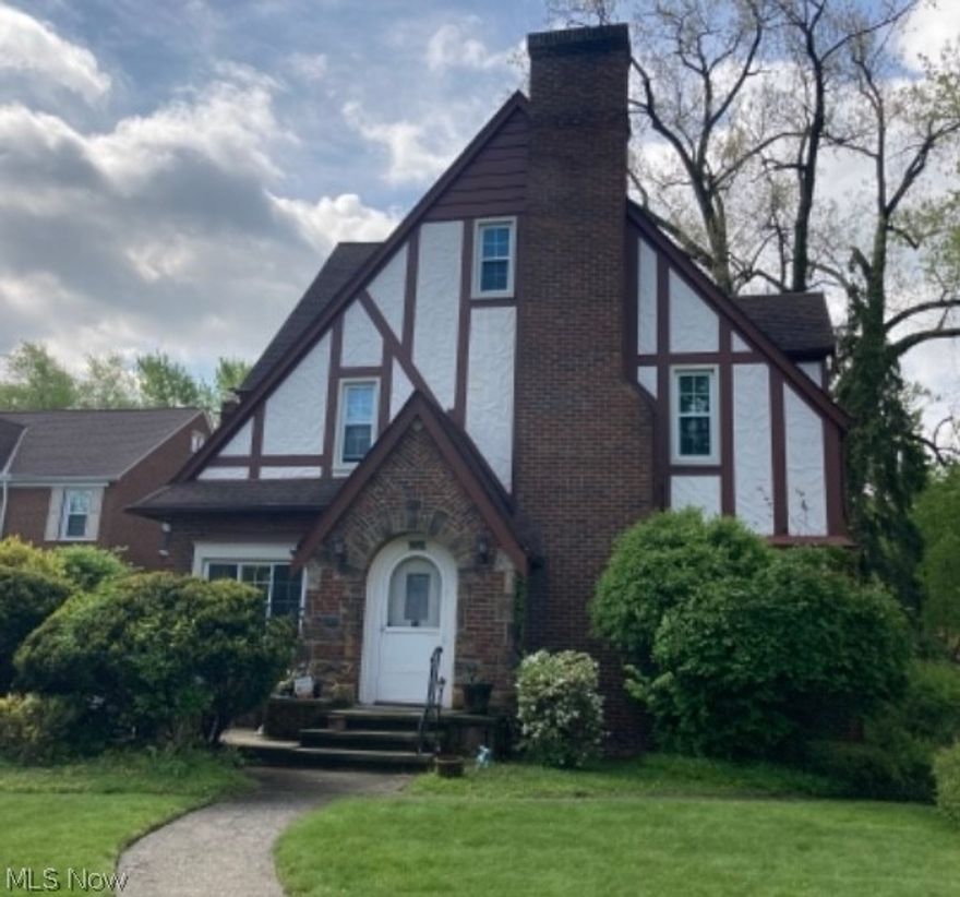 Lovely 4-bedroom 1-1/2 bath side-by-side duplex unit in University Heights! Full of character and natural light! Freshly painted with beautiful hardwood floors and kitchen appliances. Dining room built-ins and plenty of storage. No pets. $35 application fee each (credit and background check). No housing vouchers.