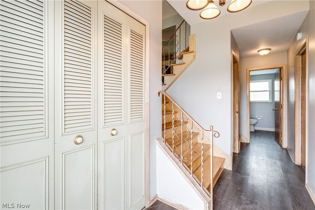 Photo of 6826 Lynett Drive, Parma, OH 44129 (MLS # 5196439)