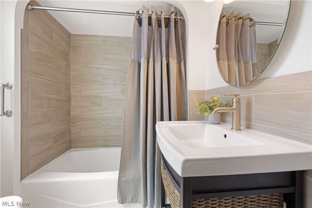 H A Barrs Detroit Road - Residential