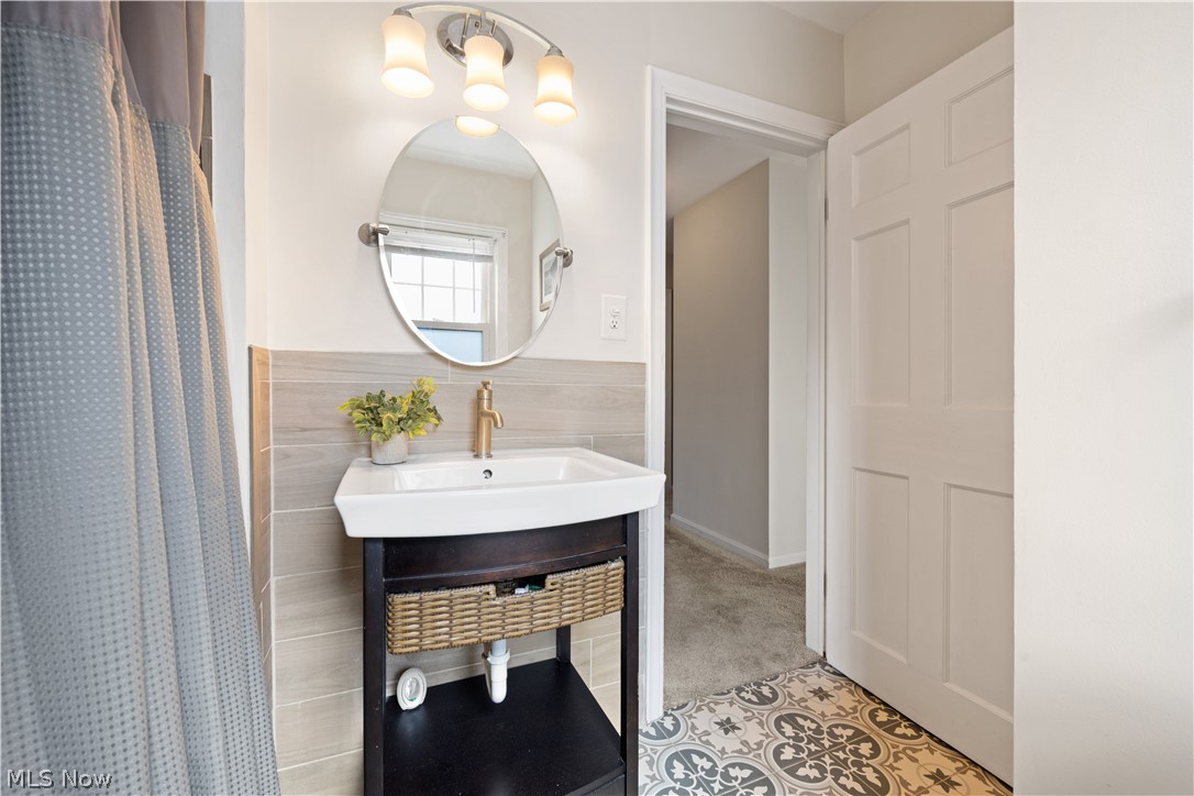 H A Barrs Detroit Road - Residential