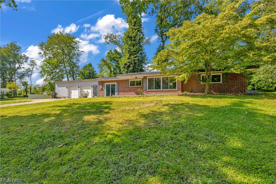 Welcome to this serene Ranch in Hubbard, Ohio! 2 Beds, 1 Bath, New Roof, furnace & Hot Water tank. Garage with 800+ Sq. Ft. on 1.5 acres. Needs a little TLC but brimming with Potential. Make it yours and own a slice of tranquility in a sought after neighborhood. Act Fast, this won't Last!