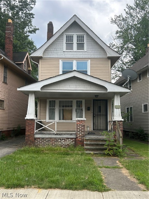 ATTENTION ALL INVESTOR come see this 3 bedroom 1 bath SFH located in the North Collinwood neighborhood. Property Needs some minor work. Additional features include a detached garage and a charming porch, enhancing the property's appeal and functionality. Proof of funds or pre approval required with the offer. Garage is condemned and back stairs are damaged please use caution.
Contact us today to learn more and secure this prime income property!