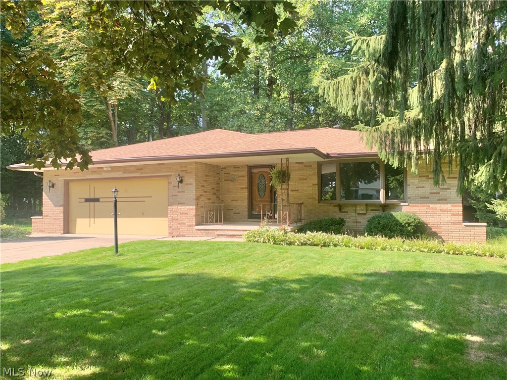 Now is your chance to get into Valley View! Well maintained, spacious, brick ranch on cul de sac street in sought after Strathmore Estates now available! This 1-owner ranch has so much to offer from the oversized finished basement rec room to the picuresque private back yard. Come make this your new home! Your guests will be welcomed by mature landscaping, a covered porch & entry into the foyer. This traditional layout has a living room w large bay window for natural light and dining room that is open to both the eat-in kitchen & living room. The kitchen has tons of cabinet space, newer laminate flooring, breakfast bar, eat-in dining nook and open views into the family room w gas fireplace, wood beam ceiling & slider to the back patio and grassy areas for easy entertaining. A hallway leads to the first 2 bedrooms, both with double closets, that share a full bath with tub/shower combo. The master has two double closets and a private bath with walk-in shower and linen closet. The finishe
