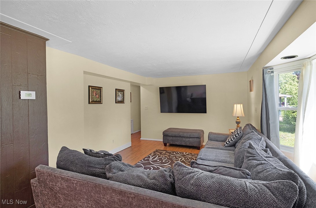 4875 Northwood Drive, Sheffield Lake, Ohio image 8