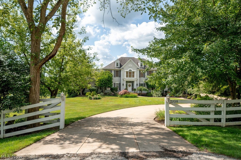 1998 E Hines Hill Road