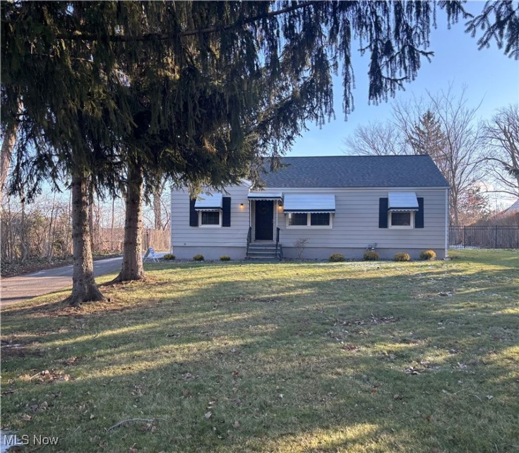 Photo of 2771 Stark Drive, Willoughby Hills, OH 44094 (MLS # 5177948)