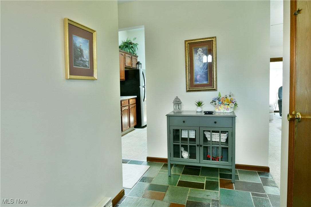 689 Wyndclift Circle, Austintown, Ohio image 12