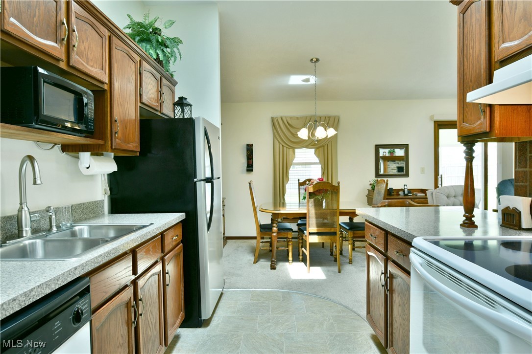 689 Wyndclift Circle, Austintown, Ohio image 27