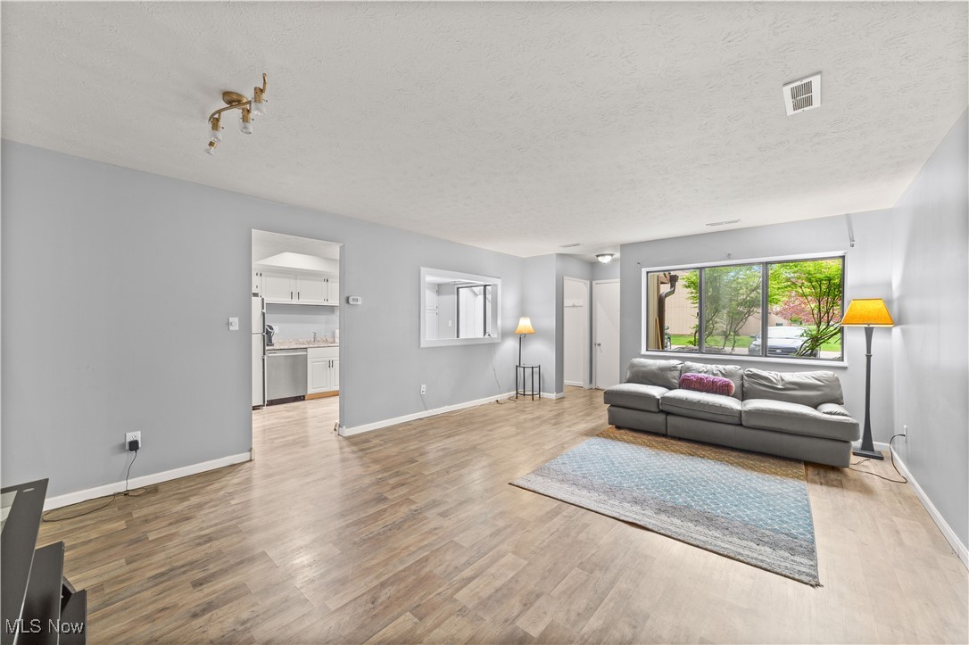 11560 Harbour Light Drive, North Royalton, Ohio image 6