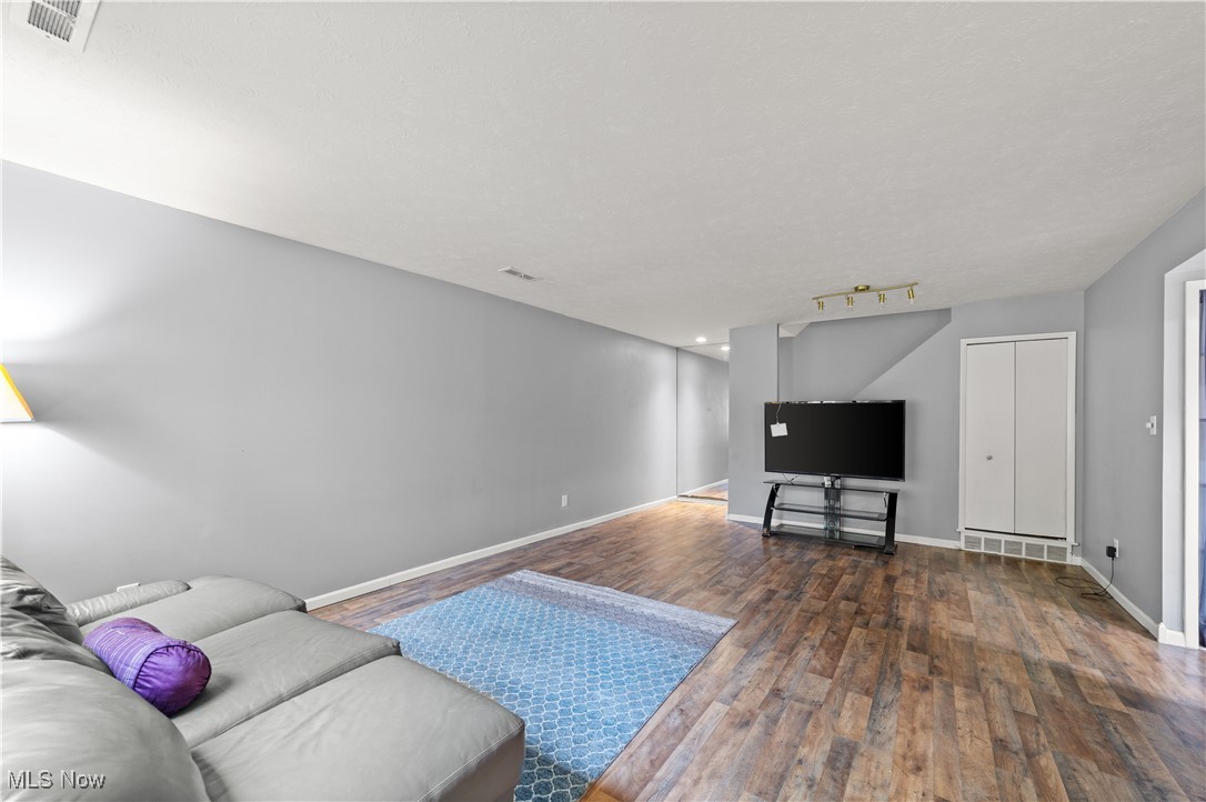 11560 Harbour Light Drive, North Royalton, Ohio image 5