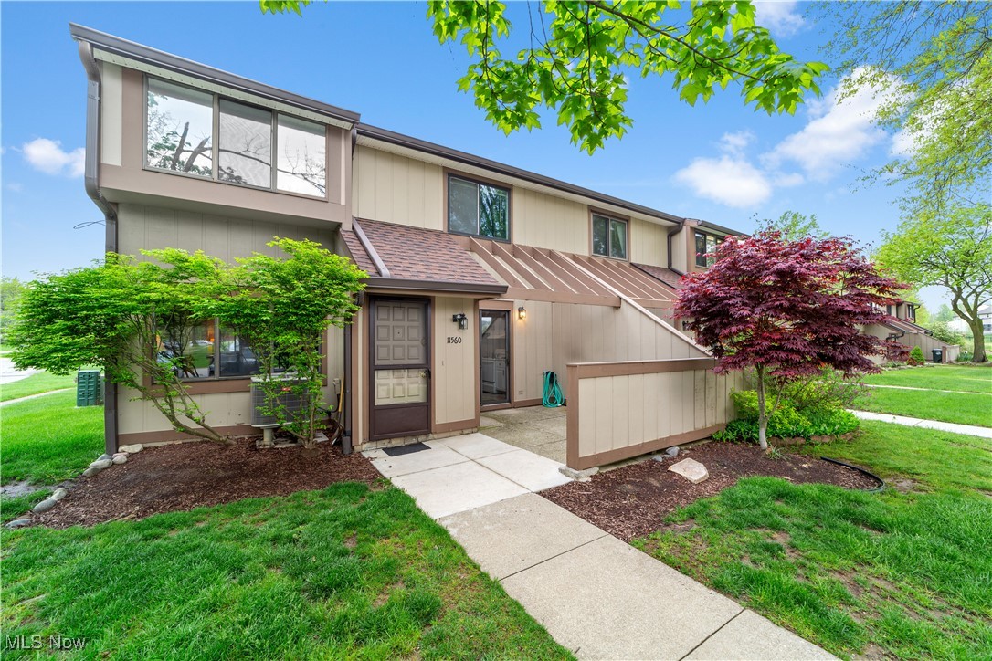 11560 Harbour Light Drive, North Royalton, Ohio image 2