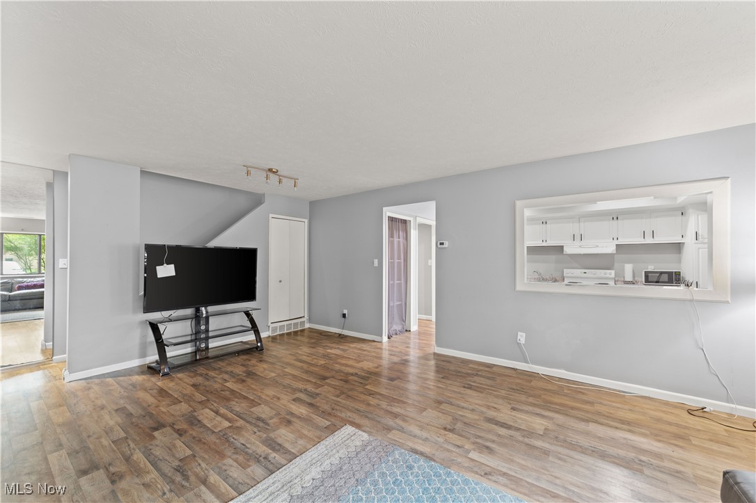 11560 Harbour Light Drive, North Royalton, Ohio image 12