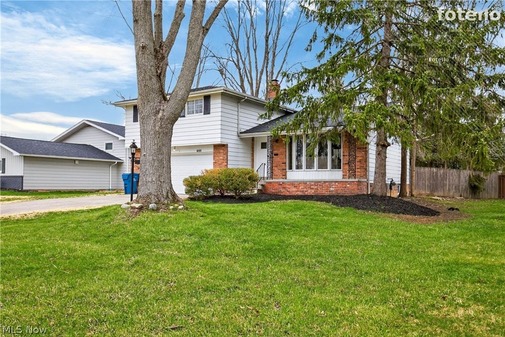 Photo of 6151 Sherwood Drive, North Olmsted, OH 44070 (MLS # 5199345)