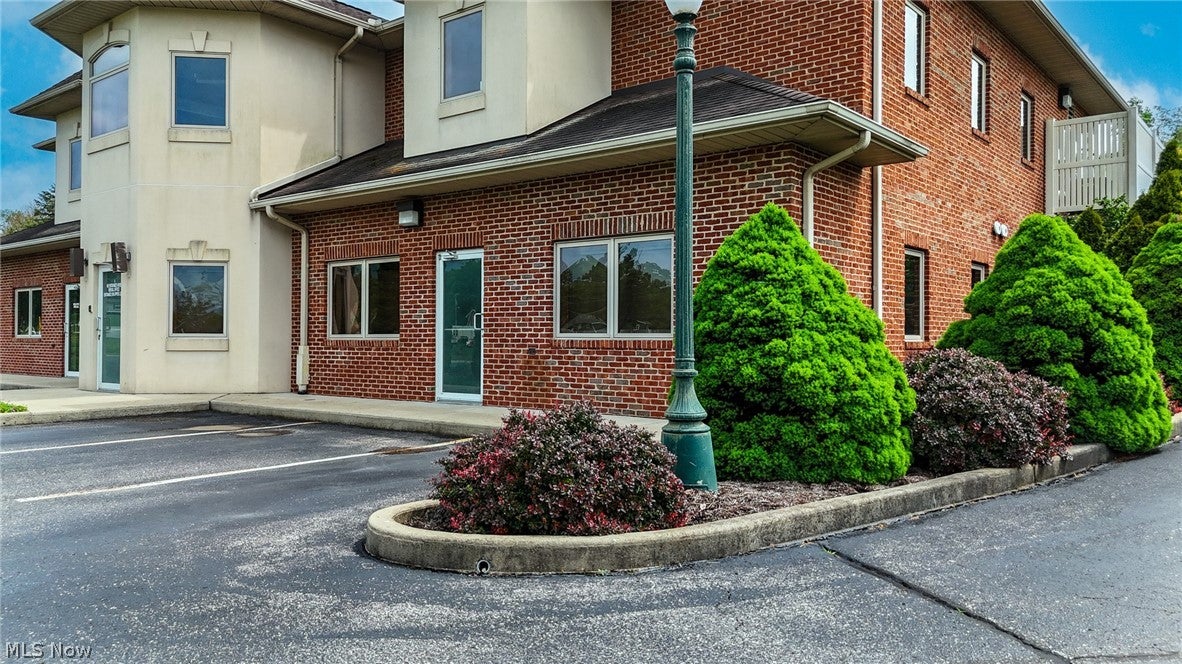 10 White Oak Professional Center