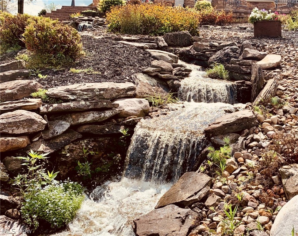 Roaming Rock 07 - Residential