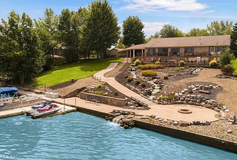 Roaming Rock 07 - Residential