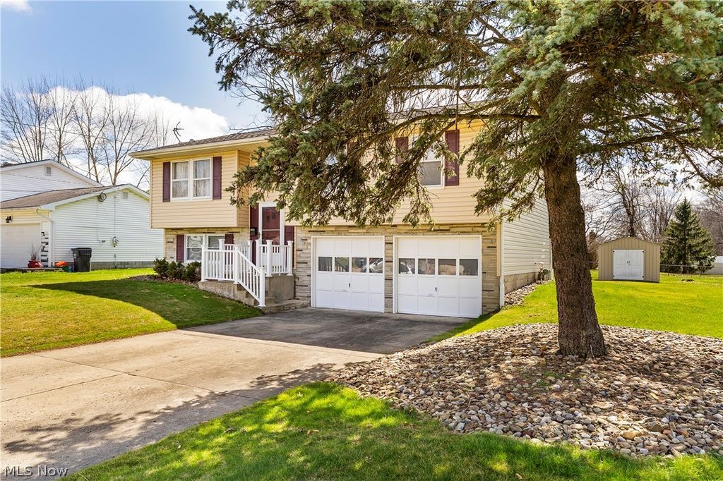 Photo of 4829 Pinetrace Drive, Youngstown, OH 44515 (MLS # 5197285)