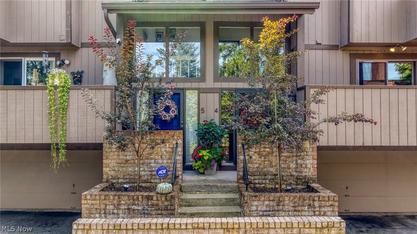 2675 WARRENSVILLE CENTER RD APT 4, SHAKER HEIGHTS, OH 44122 - Image 83ee11a479a40a3d8f236adcfec43f64/717446097