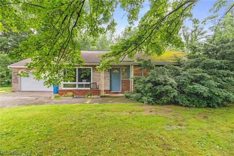 Homes For Sale - 2253 Hi Vue Drive<br/> Summit County, Green, OH 44312