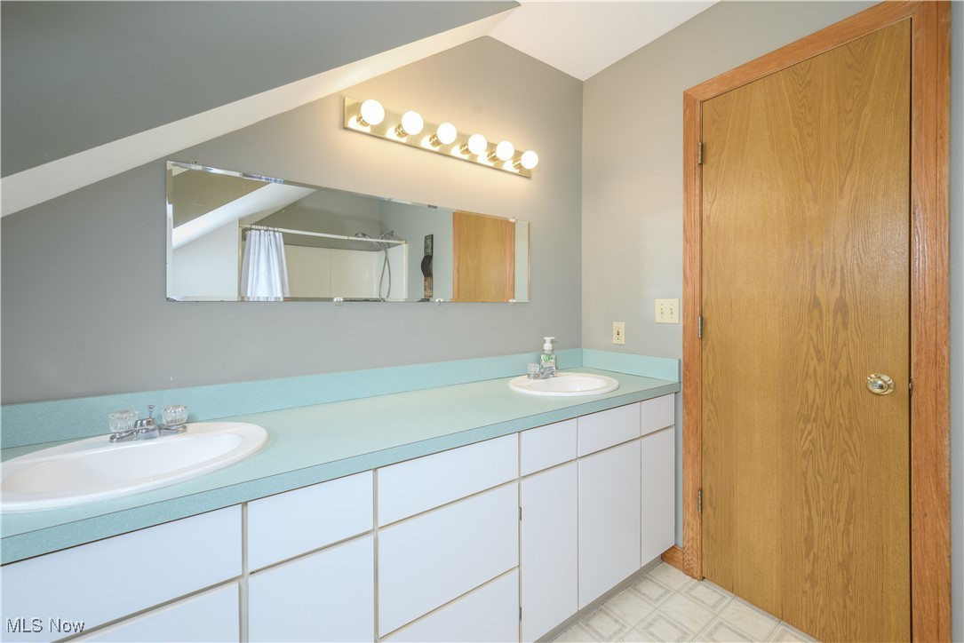 Rootstown, Ohio 44272, United States, 4 Bedrooms Bedrooms, ,4 BathroomsBathrooms,Residential,Active,188397