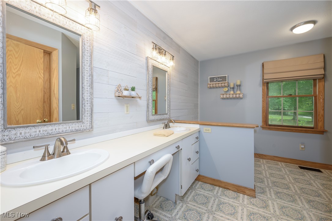 Rootstown, Ohio 44272, United States, 4 Bedrooms Bedrooms, ,4 BathroomsBathrooms,Residential,Active,188397