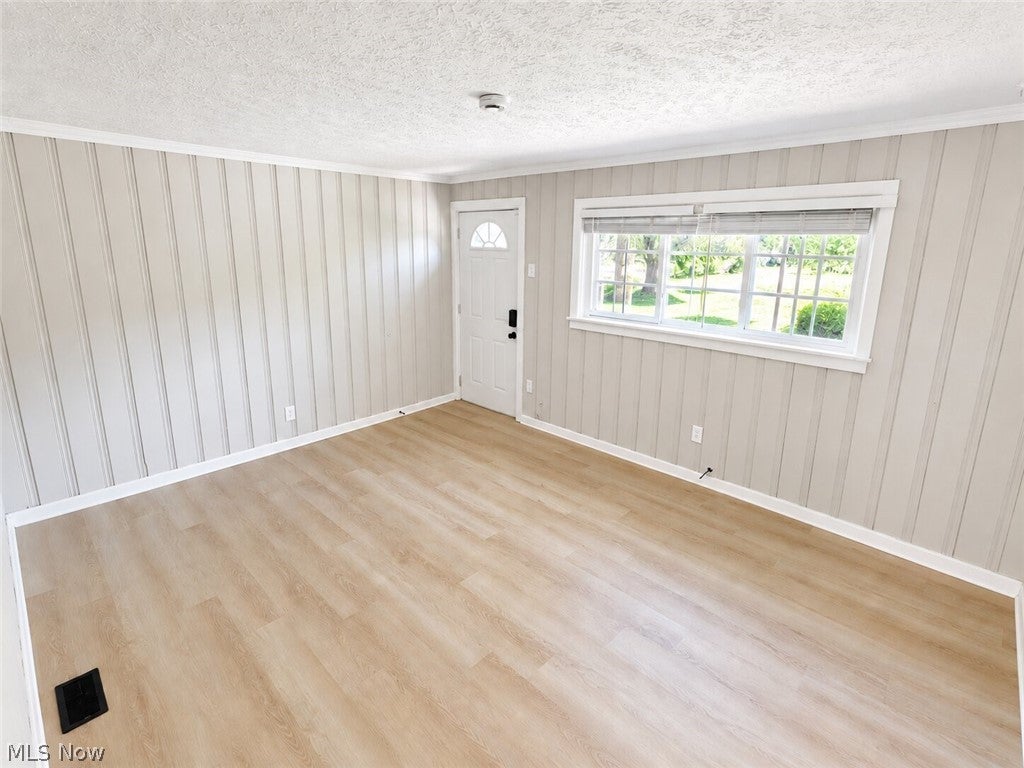 931 Crestline Drive