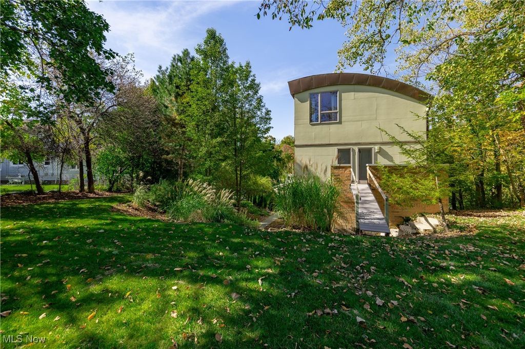 Photo of 2091 S Belvoir Boulevard, South Euclid, OH 44121 (MLS # 5164045)