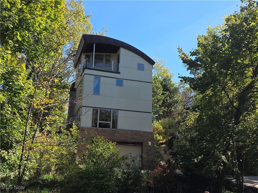 Photo of 2091 S Belvoir Boulevard, South Euclid, OH 44121 (MLS # 5164045)