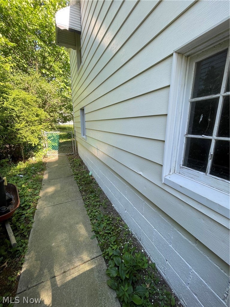 1663 Lyndhurst