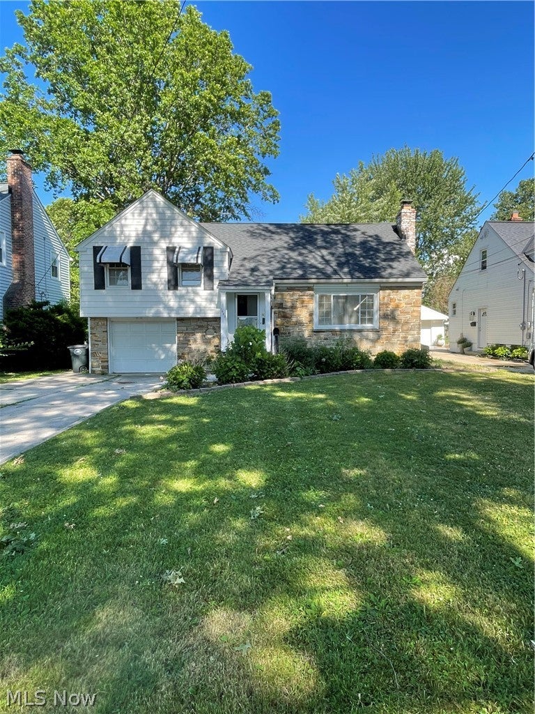 1663 Lyndhurst