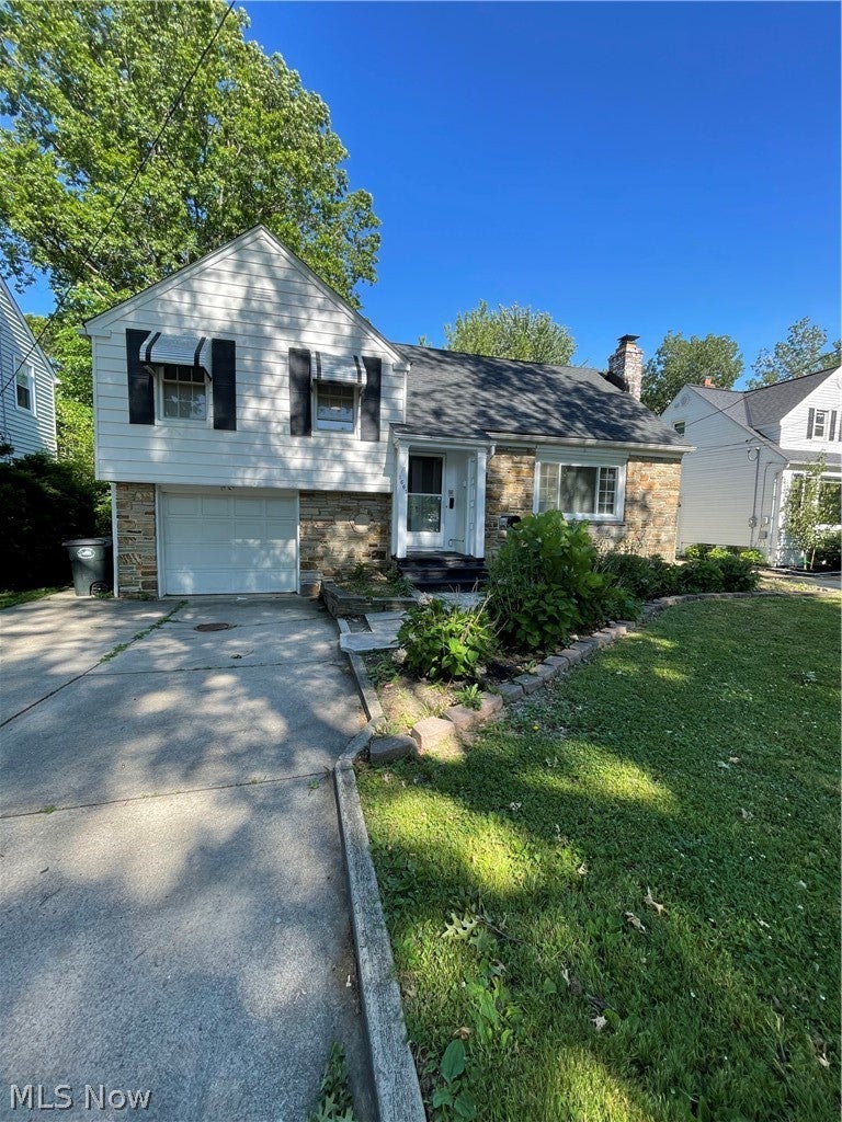 1663 Lyndhurst