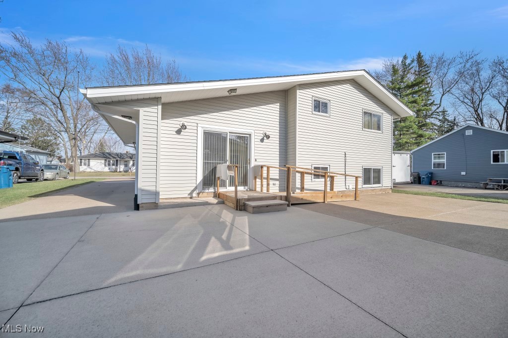 966 Roberts Street, Sheffield Lake, Ohio image 6