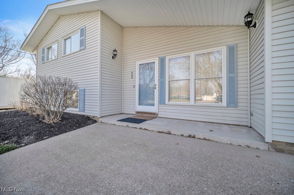 966 Roberts Street, Sheffield Lake, Ohio image 3