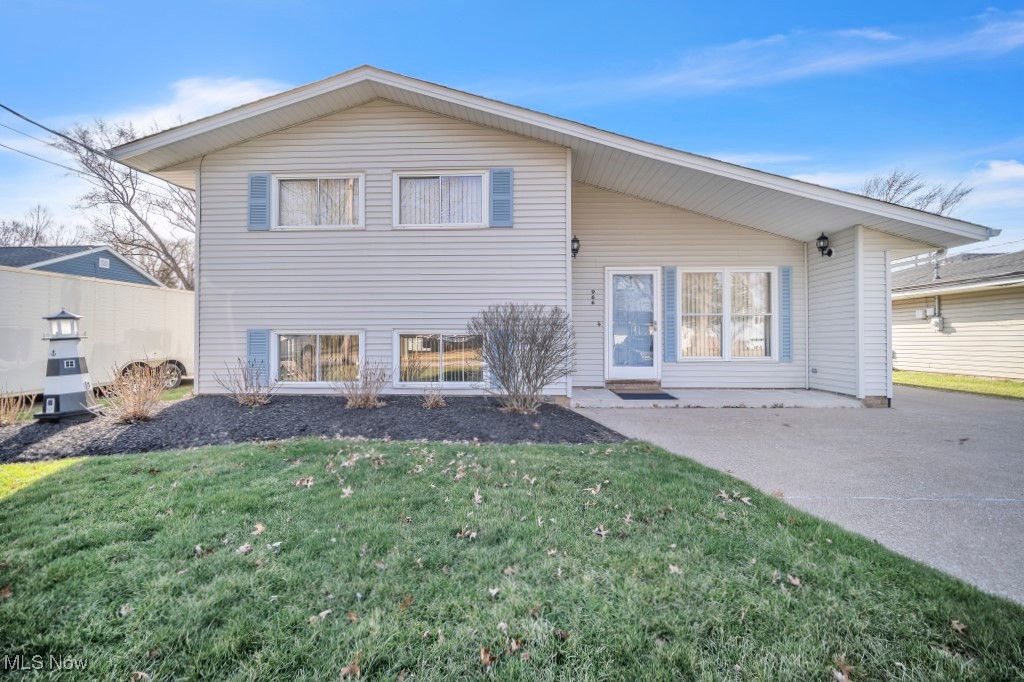 966 Roberts Street, Sheffield Lake, Ohio image 1