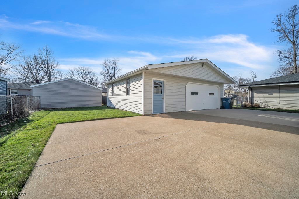 966 Roberts Street, Sheffield Lake, Ohio image 11