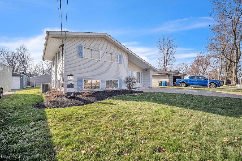 966 Roberts Street, Sheffield Lake, Ohio image 4