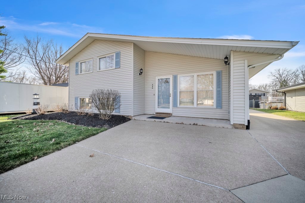 966 Roberts Street, Sheffield Lake, Ohio image 2