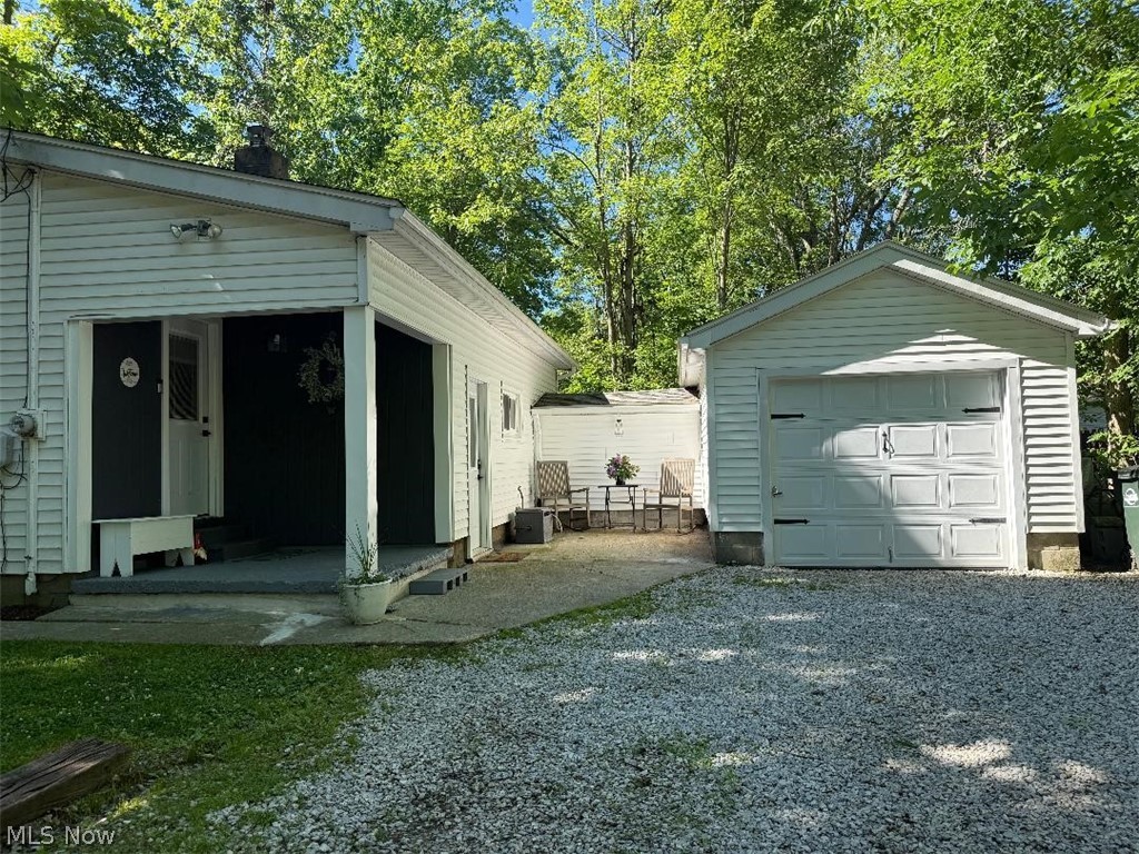 906 Dora Lane