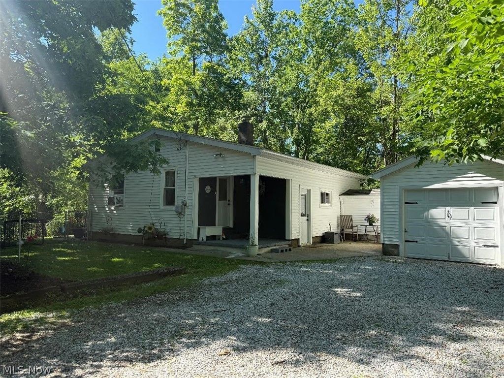 Photo of 906 Dora Lane, Aurora, OH 44202 (MLS # 5220606)