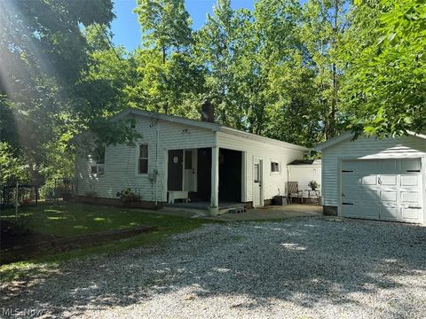 Homes For Sale - 906 Dora Lane<br/> Aurora, OH 44202