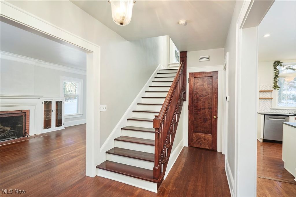 Photo of 141 Storer Avenue, Akron, OH 44302 (MLS # 5178277)