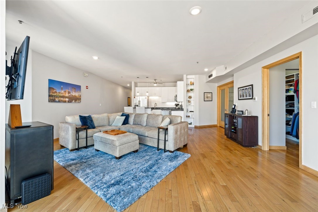 701 W Lakeside Avenue #803, Cleveland, Ohio image 9