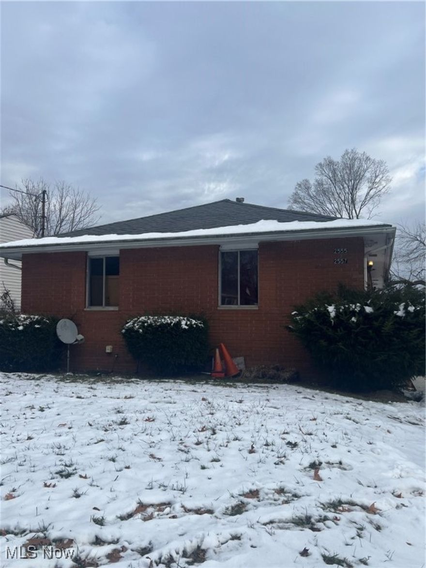 Step into this beautifully updated 2-bedroom, 1-bathroom apartment, where modern design meets everyday comfort. This unit boasts a thoughtful layout and high-quality finishes throughout. Enjoy brand-new luxury vinyl plank flooring throughout for a sleek, modern feel and a fully remodeled kitchen featuring stainless steel appliances. The completely updated bathroom features a modern vanity and a full-size bathtub/shower combo. Don't miss out on this great property!