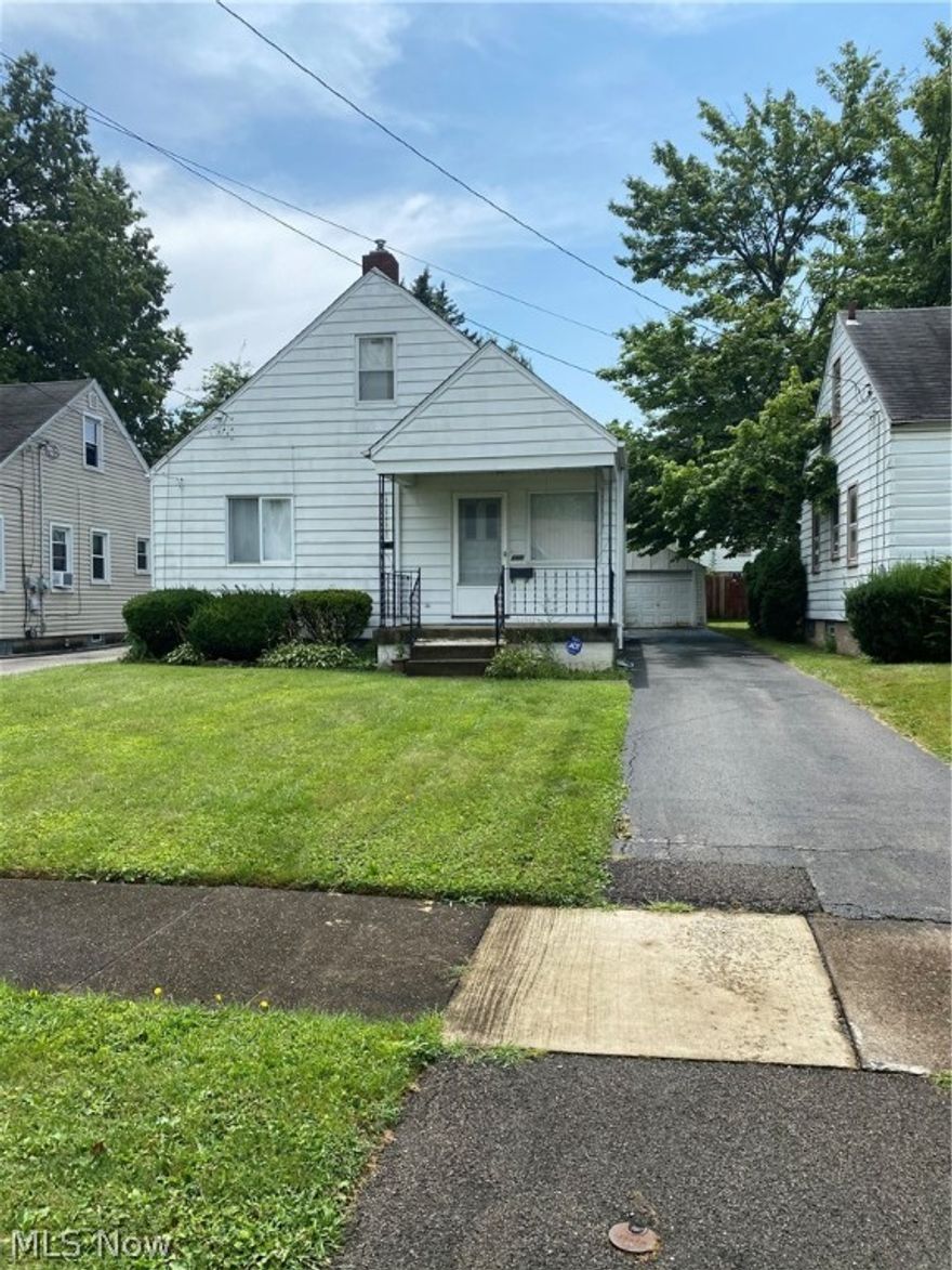 Investors welcome to this cozy well maintained home. Already tenant occupied on a month to month lease. This property will immediately be able to produce income! Call now it wont last long!