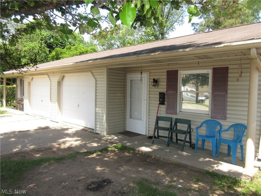 Fully occupied, side by side, vinyl duplex.  Each unit includes-2 bedroom, 1 full bath and 1 car garage.  First floor laundry hook ups.  Separate utilities, tenants pay utilities.  Unit 723 rented for $600 per month and on a 1 year lease since July, 2017.  Unit 727 rented for $625 per month and on a 1 year lease since May 2018. Current owner does not allow pets or smoking.  Excellent investment opportunity.  Additional 14 X 20, 1 car attached garage could rent separately with potential rent of $75 per month.  Tenant occupied, 24 hour notice to show.