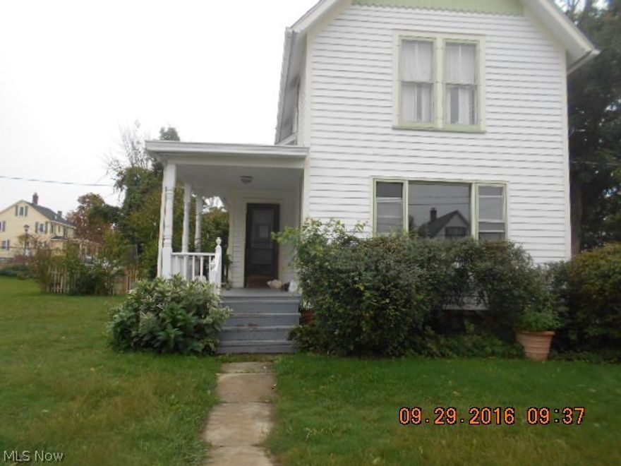 Desirable location and huge potential with this large home. Perfect for the growing family.