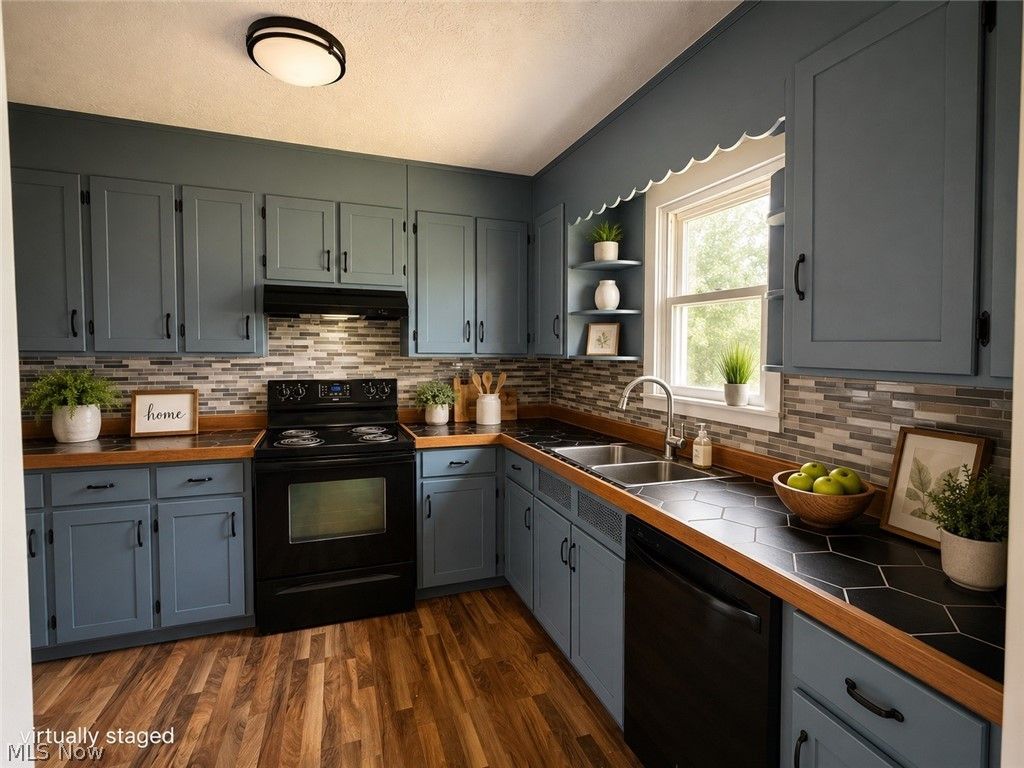 Photo of 102 W Howe Road, Tallmadge, OH 44278 (MLS # 5223731)